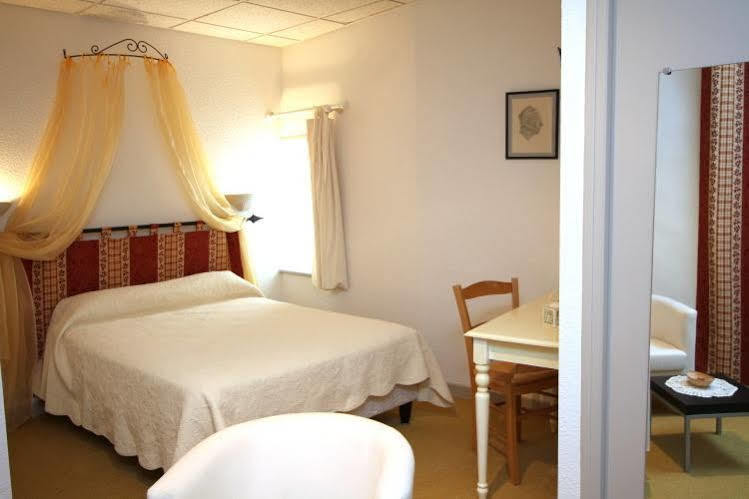 Logis Hotel Le Prieure Bourg-Saint-Andéol Eksteriør bilde